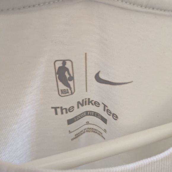 Nike White Chicago Bulls Graphic T-Shirt - Picture 8 of 8